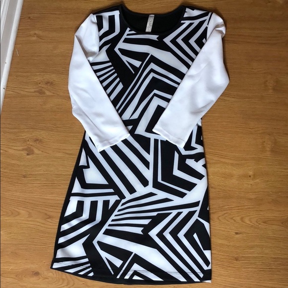 Black and White Mini Dress Size Medium - Picture 3 of 7